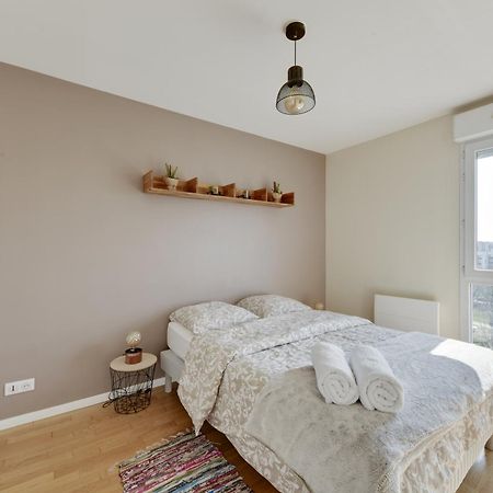 Chic Apartment With Superb View Of The Eiffel Tower Сен-Дені Екстер'єр фото