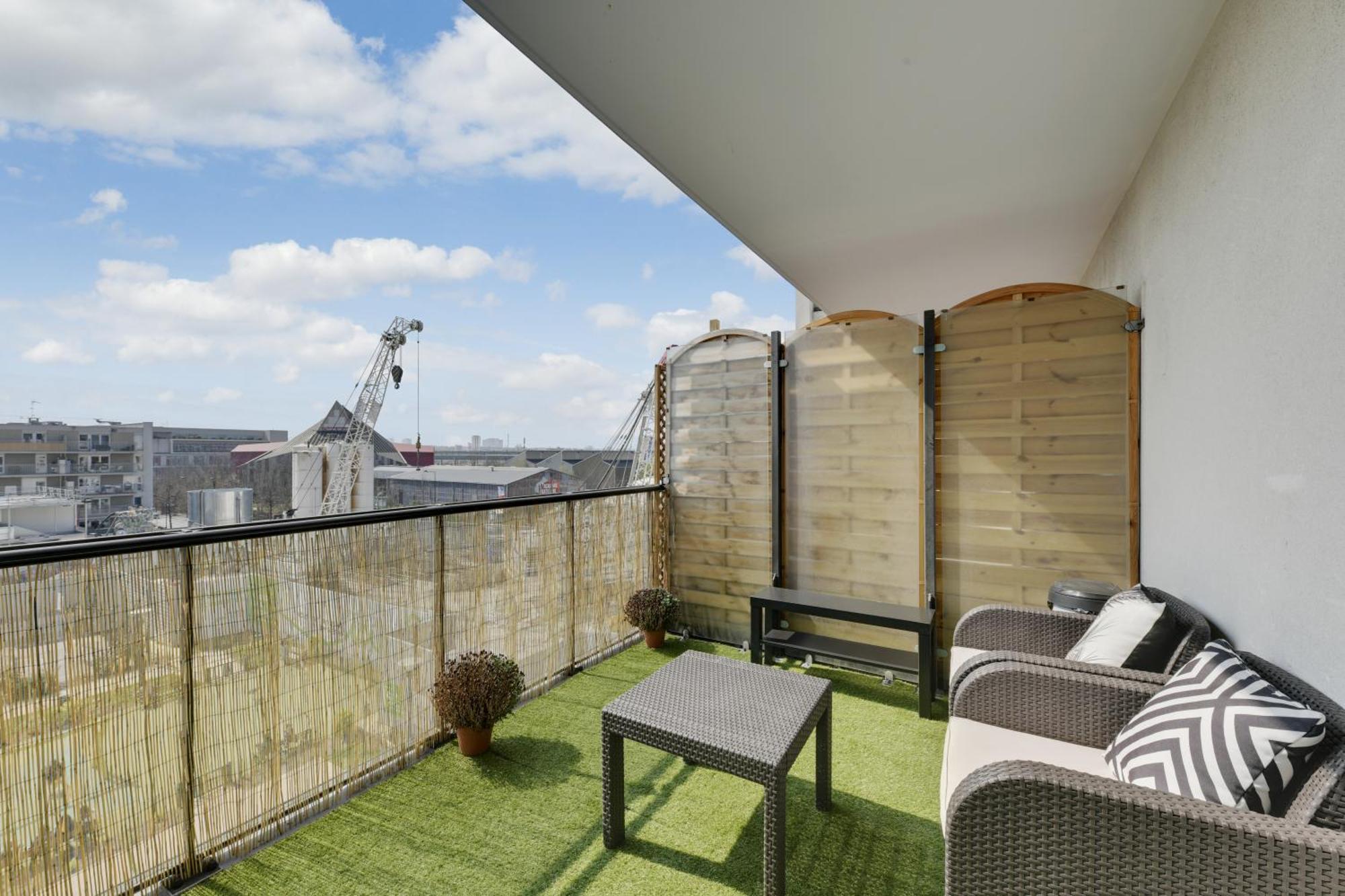 Chic Apartment With Superb View Of The Eiffel Tower Сен-Дені Екстер'єр фото